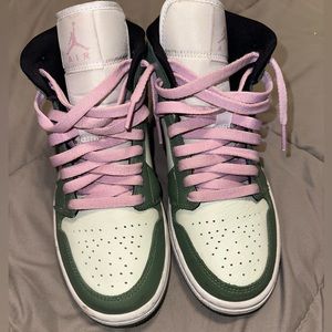 Dutch green Jordan 1 mids